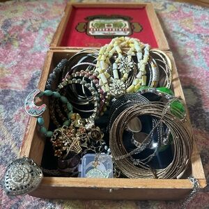 MYSTERY Multicolor Jewelry Set! Bracelets Galore!!